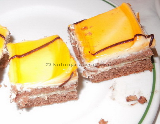 Kinder kolač s glazurom od narandže