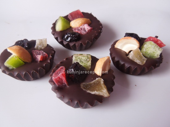 1 Čokoladne pločice i korpice s kandiranim i suvim voćem (2)