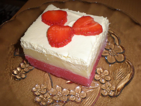 Krem kolač s jagodama i vanilin kremom