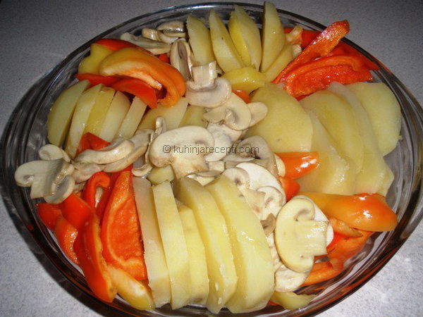 Složenac od krompira, paprike i šampinjona