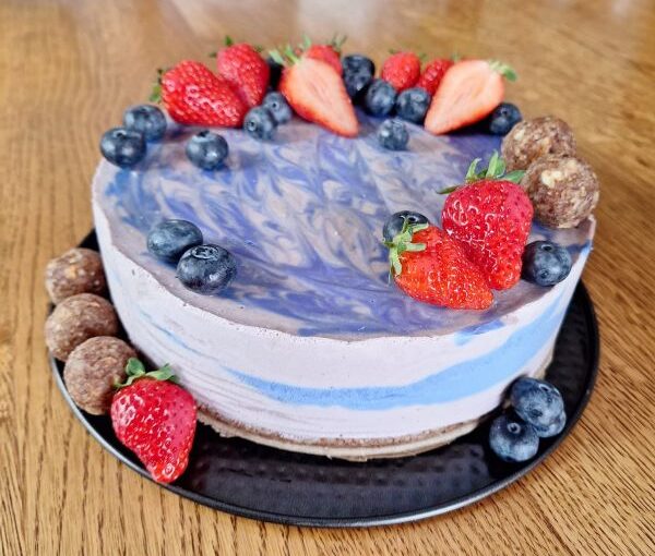 Veganska torta jagoda-plava spirulina